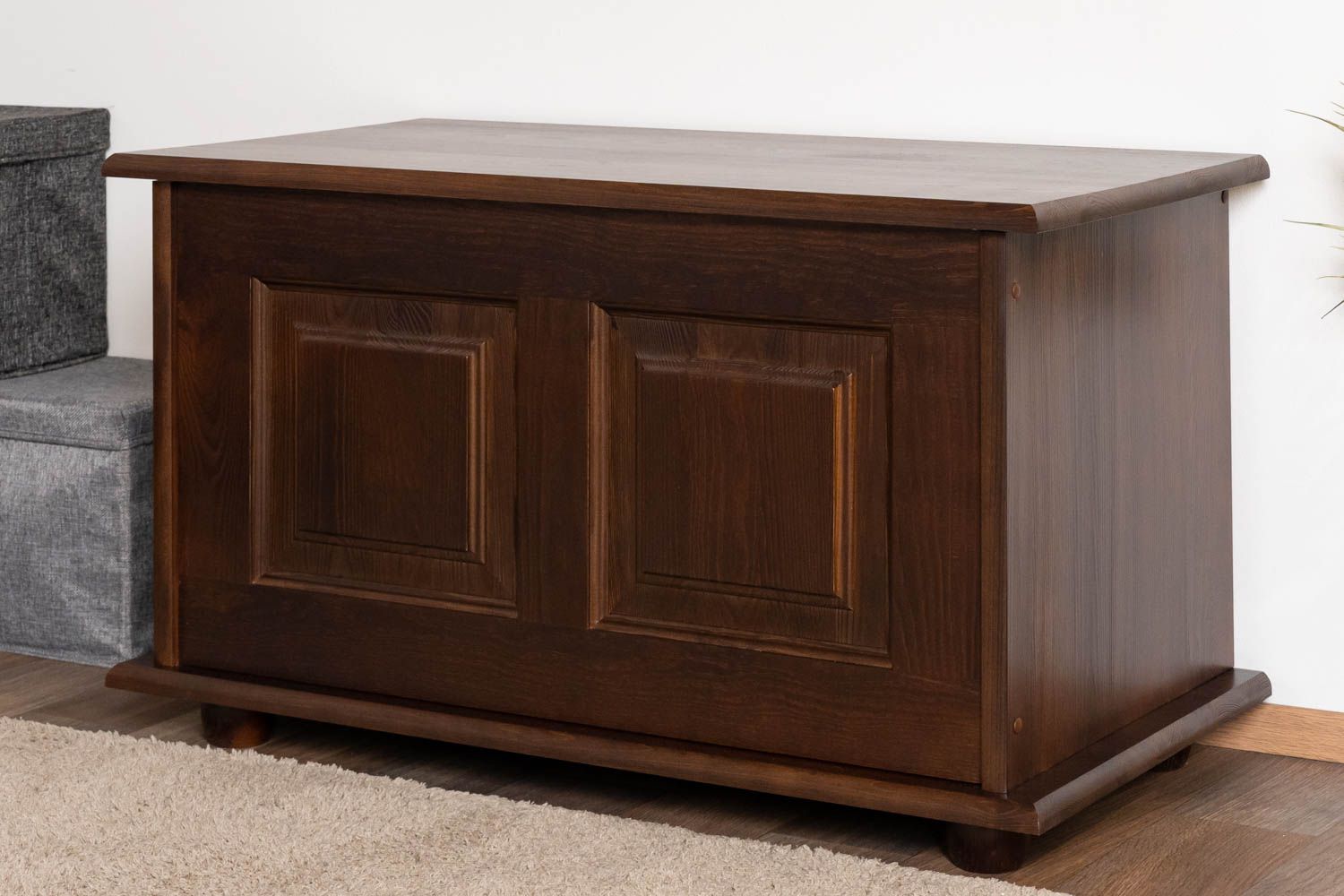 Solid chest / crate made of pine solid wood walnut color lacquered 181, long life, 50 x 87 x 46 cm, very good workmanship