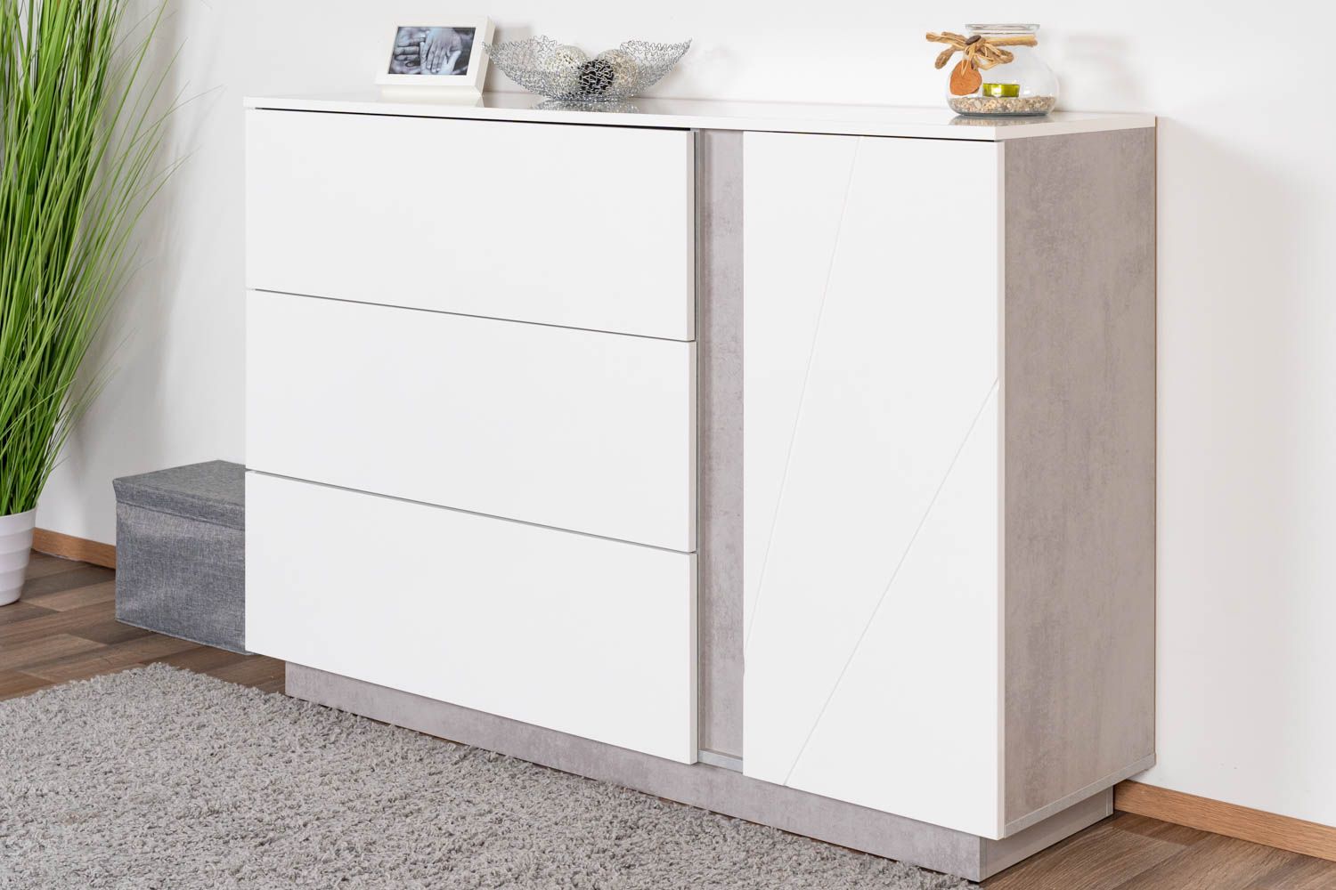 Chest of drawers Antioch 07, Colour: Glossy White / Grey Light - Measurements: 95 x 138 x 40 cm (h x w x d), with 1 door, 3 drawers and 2 compartments